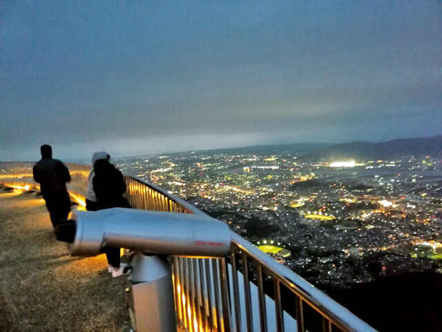 展望台から望む皿倉山の夜景