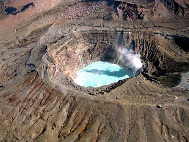 阿蘇　カドリードミニオン　ヘリ　遊覧　阿蘇　火口