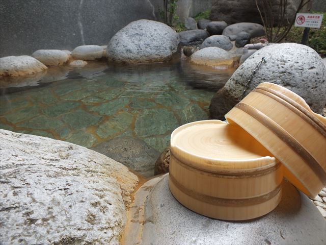 別府　日帰り温泉　ひょうたん温泉　岩風呂