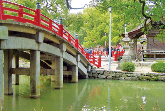 心字池・太鼓橋