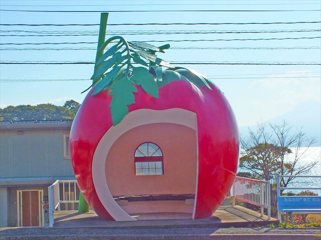 フルーツバス停　トマト