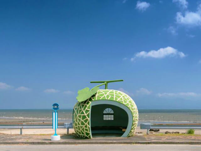 海にぽっかり浮かぶフルーツバス停♡インスタ映えおすすめは井崎のバス停