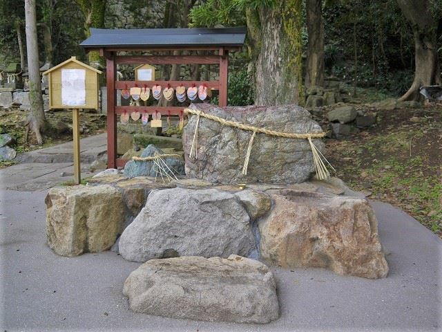 平戸観光スポット　亀岡神社　桜光石