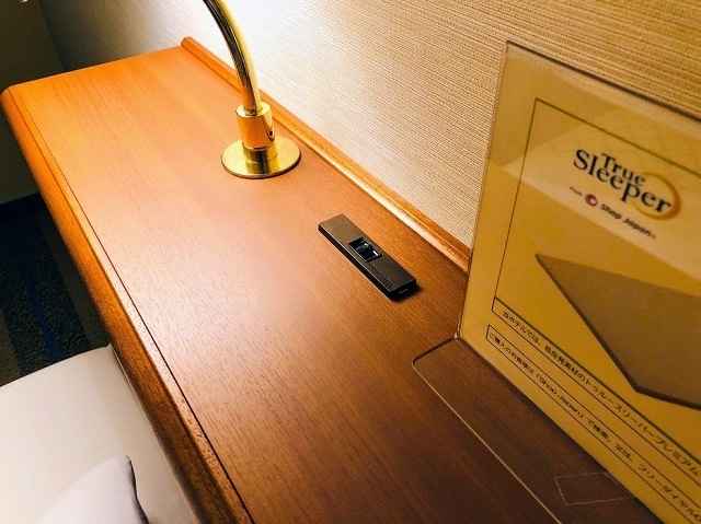 ホテル日航ハウステンボス　ベッドの枕元コンセント