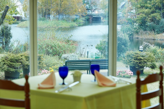 フォレストヴィラ　トロティネより湖を見渡す