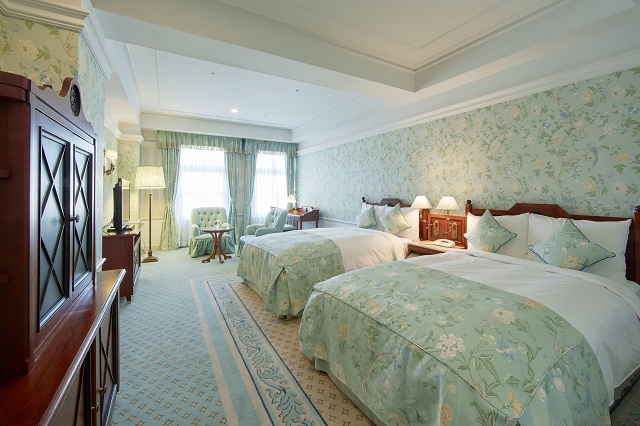 ホテルヨーロッパ　ヨーロッパデザイナールーム　ベッド