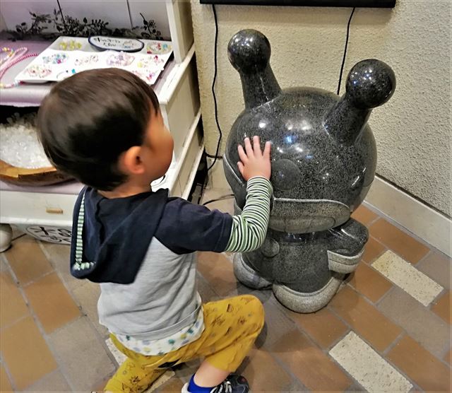 海峡プラザ　天然石のお店のばいきんまん