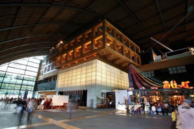 九州国立博物館　エントランス　あじっぱ