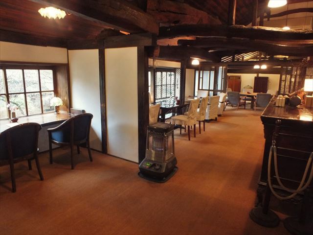 金鱗湖　湯布院　カフェ　茶房　天井棧敷　インテリア