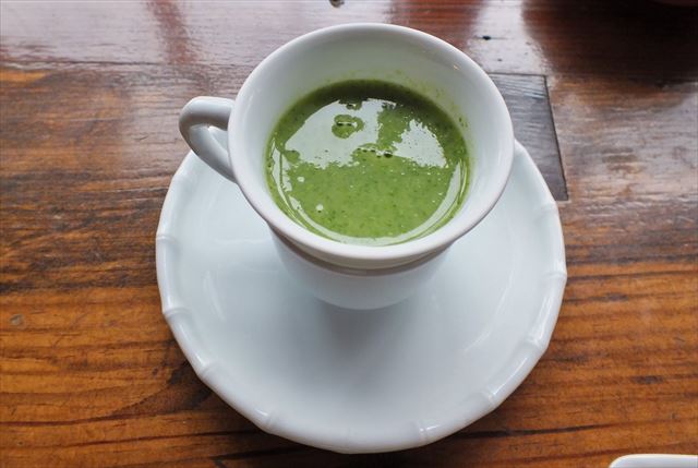 湯布院　金鱗湖　カフェ　茶房　天井棧敷　朝食　季節のスープ