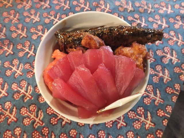 旦過市場　大學丼