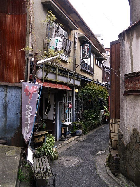 栄町　路地裏