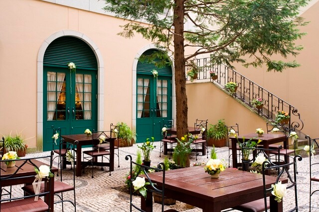 モントレ長崎　中庭