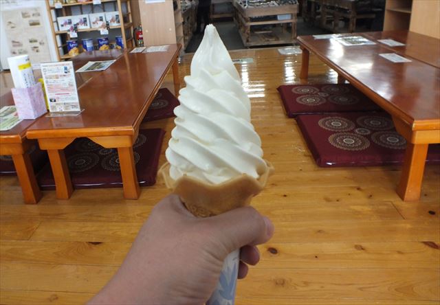 道の駅 阿蘇 休憩所でソフトクリーム 阿部牧場