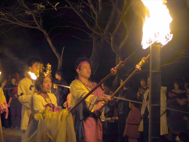 西都古墳祭り　炎の行列