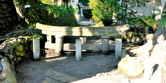 黒神埋没鳥居