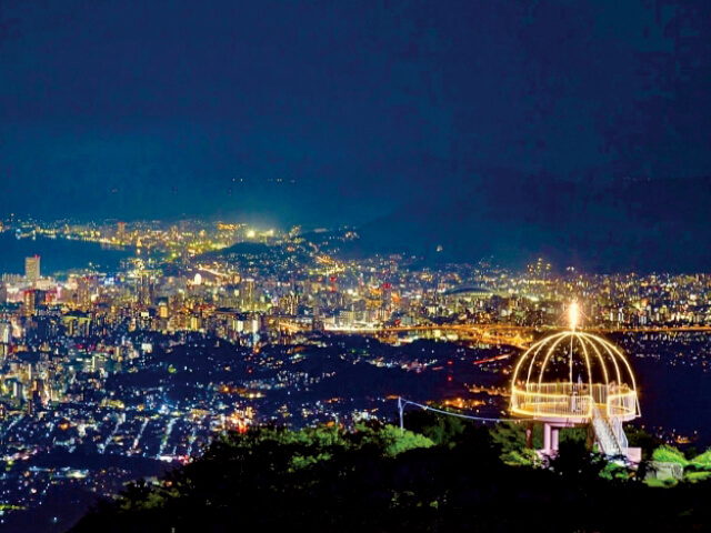 展望台から望む皿倉山の夜景