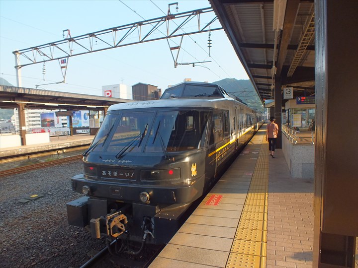 九州　観光列車　あそぼーい！