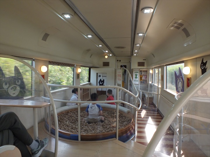 九州　観光列車　あそぼーい!　車内