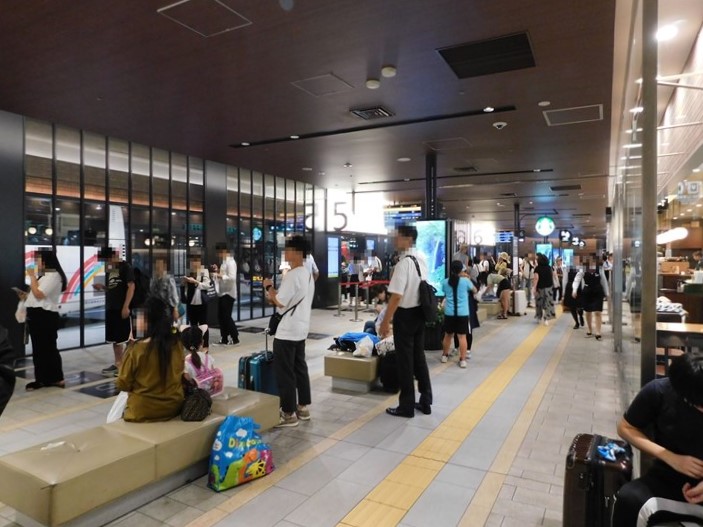 天神バスターミナル　待合スペース