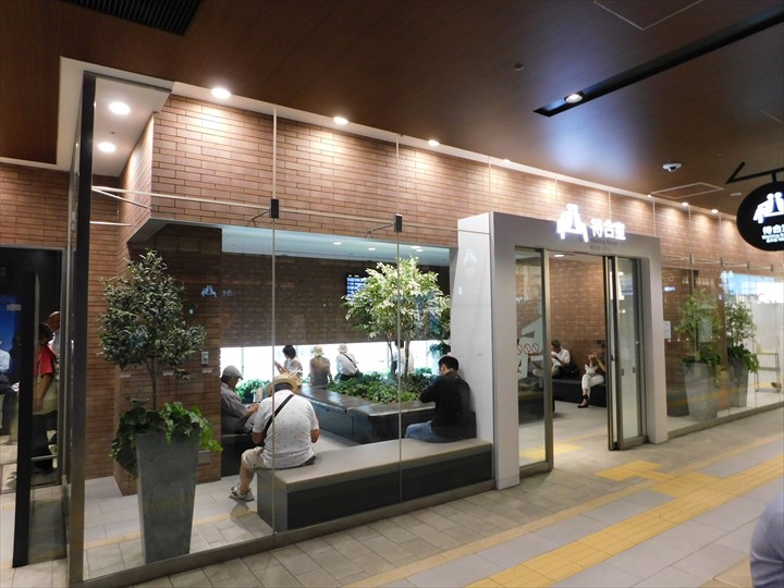 天神バスターミナル　待合室