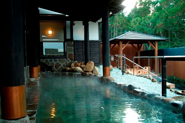 縄文の宿まんてん 露天風呂